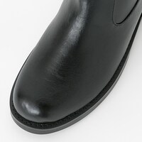 シロウ・コトミネモデルのシューズ。