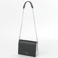 シロウ・コトミネモデルのバッグ。