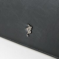 シロウ・コトミネモデルのバッグ。