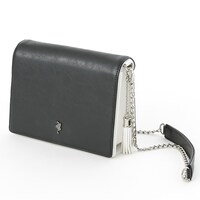 シロウ・コトミネモデルのバッグ。