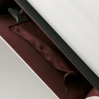 シロウ・コトミネモデルのバッグ。