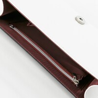 シロウ・コトミネモデルのバッグ。