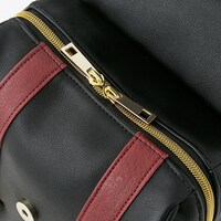 黒のライダーモデルのバッグ。