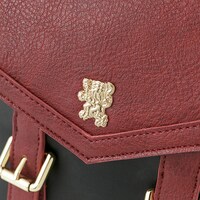 黒のライダーモデルのバッグ。