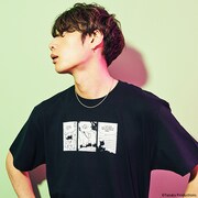 「鉄腕アトム」をモチーフにしたTシャツの着用例。モデルは牧達弥（go!go!vanillas）。