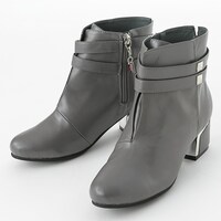 黒のセイバーモデルのシューズ。