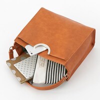 赤のライダーモデルのバッグ。