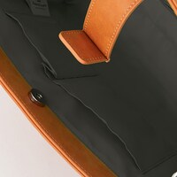 赤のライダーモデルのバッグ。