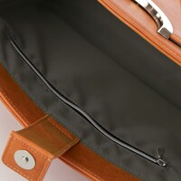 赤のライダーモデルのバッグ。