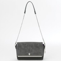 黒のセイバーモデルのバッグ。