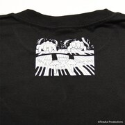 「ルードウィヒ・B」をモチーフにしたTシャツ。