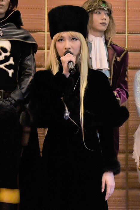 メーテル役のハルカ。