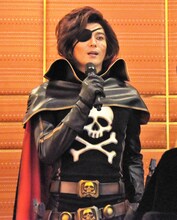 キャプテン・ハーロック役の平方元基。