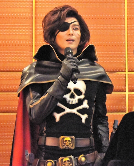 キャプテン・ハーロック役の平方元基。