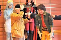 帽子をかぶり直す松本零士。