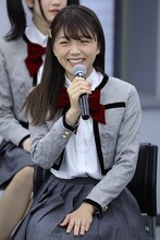 神楽ひかり役の三森すずこ。