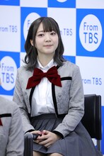 花柳香子役の伊藤彩沙。