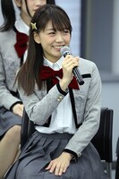 神楽ひかり役の三森すずこ。