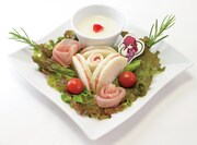 「皮肉だね悪党の血の方が綺麗な花がさく。 魔界植物！？のプレートサラダ」