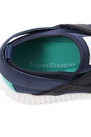 普賢真人モデルのスニーカー。