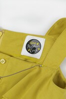 太公望モデルのサロペット。