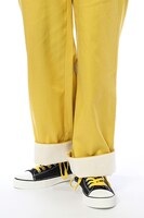 太公望モデルのスニーカーの着用例。