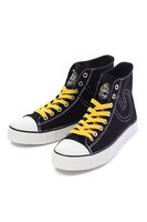 太公望モデルのスニーカー。