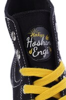 太公望モデルのスニーカー。