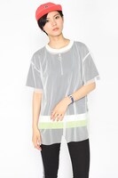 楊ゼンモデルのコーディネート着用例。