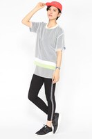 楊ゼンモデルのコーディネート着用例。