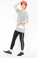 楊ゼンモデルのコーディネート着用例。