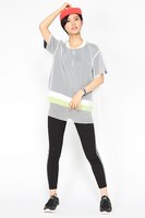 楊ゼンモデルのコーディネート着用例。