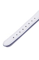 楊ゼンモデルのコーディネート腕時計。