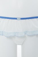 キュアホワイトモデルのランジェリーセット。