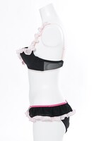 キュアブラックモデルのランジェリーセット。