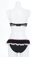 キュアブラックモデルのランジェリーセット。