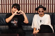 伊豆乃風の寿竜次郎を演じる小西克幸(左)、時田信治を演じる安元洋貴(右)。