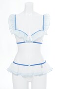 キュアホワイトモデルのランジェリーセット。
