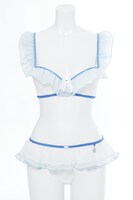 キュアホワイトモデルのランジェリーセット。