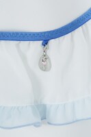 キュアホワイトモデルのランジェリーセット。