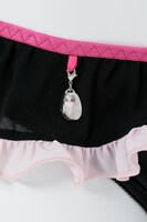 キュアブラックモデルのランジェリーセット。