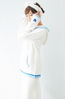 キュアホワイトモデルのルームウェアの着用例。