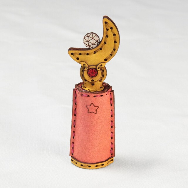 ムーンスティックをモチーフにした印鑑ケース。