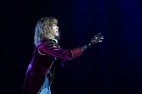 「銀河鉄道999 40周年記念作品 舞台『銀河鉄道999』～GALAXY OPERA～」より。（撮影：源かつみ）