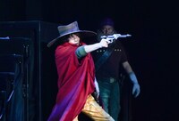 「銀河鉄道999 40周年記念作品 舞台『銀河鉄道999』～GALAXY OPERA～」より。（撮影：源かつみ）