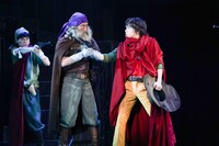 「銀河鉄道999 40周年記念作品 舞台『銀河鉄道999』～GALAXY OPERA～」より。（撮影：源かつみ）