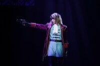 「銀河鉄道999 40周年記念作品 舞台『銀河鉄道999』～GALAXY OPERA～」より。（撮影：源かつみ）