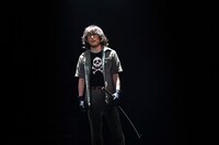 「銀河鉄道999 40周年記念作品 舞台『銀河鉄道999』～GALAXY OPERA～」より。（撮影：源かつみ）