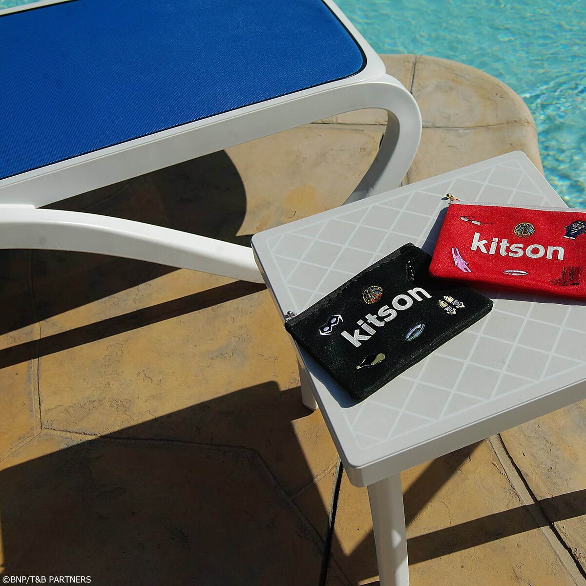 タイバニ×kitson第3弾は「TRAVEL」がテーマ、メッシュポーチや折りたたみ傘など