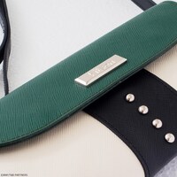 サコッシュの鏑木・T・虎徹モデル。